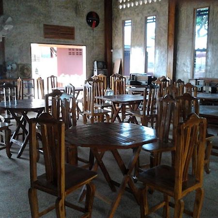 Tamarind Grand Resort Mae Sariang Bagian luar foto