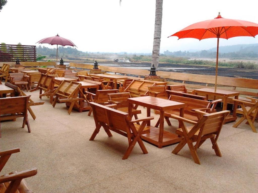 Tamarind Grand Resort Mae Sariang Bagian luar foto