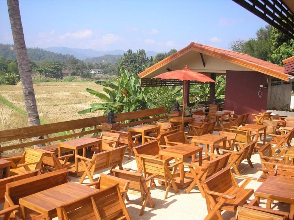 Tamarind Grand Resort Mae Sariang Bagian luar foto