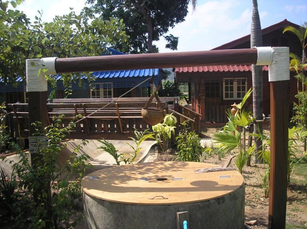 Tamarind Grand Resort Mae Sariang Bagian luar foto