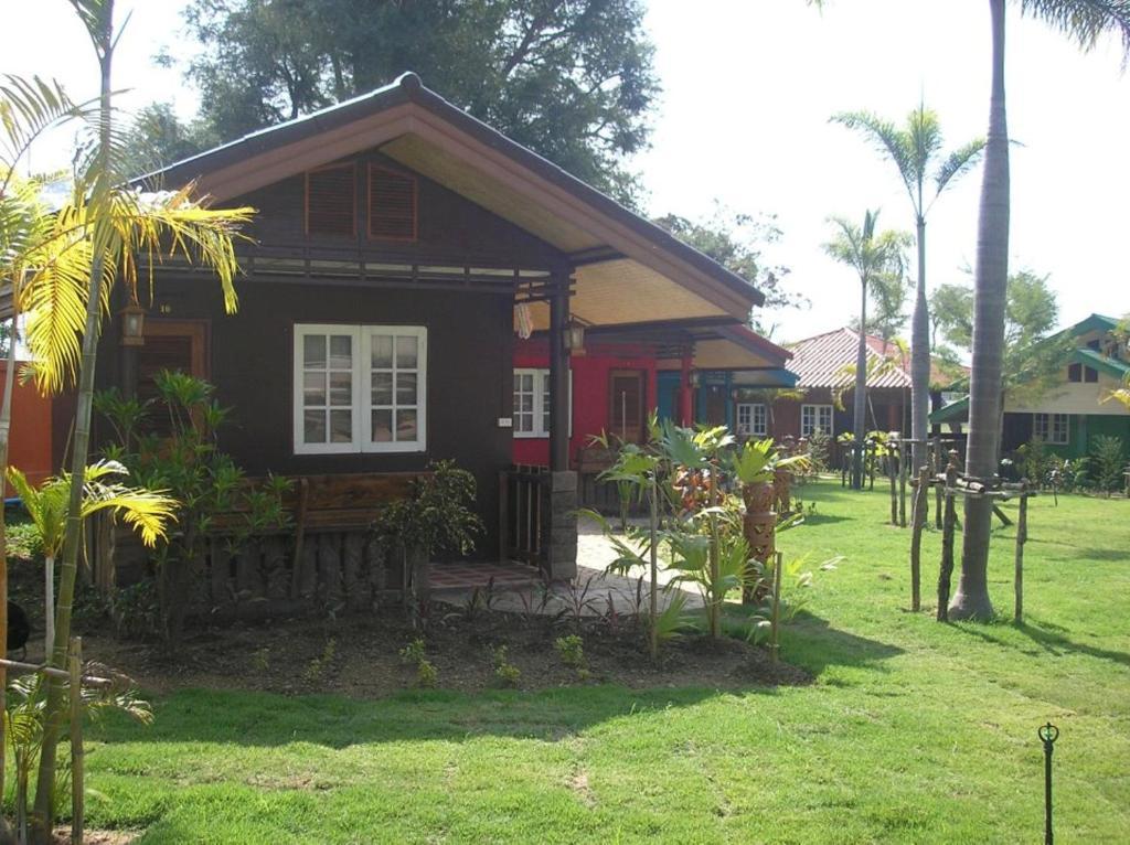 Tamarind Grand Resort Mae Sariang Bagian luar foto