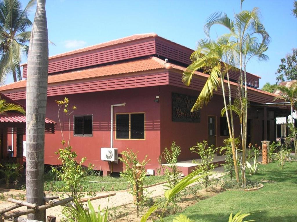 Tamarind Grand Resort Mae Sariang Bagian luar foto