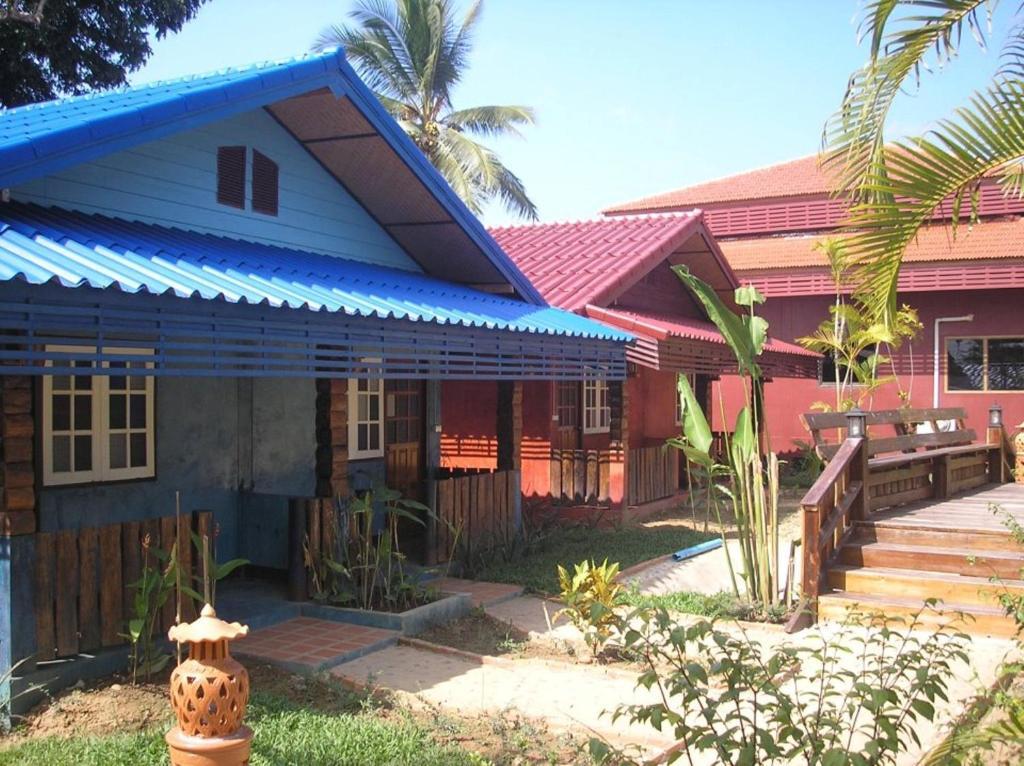 Tamarind Grand Resort Mae Sariang Bagian luar foto