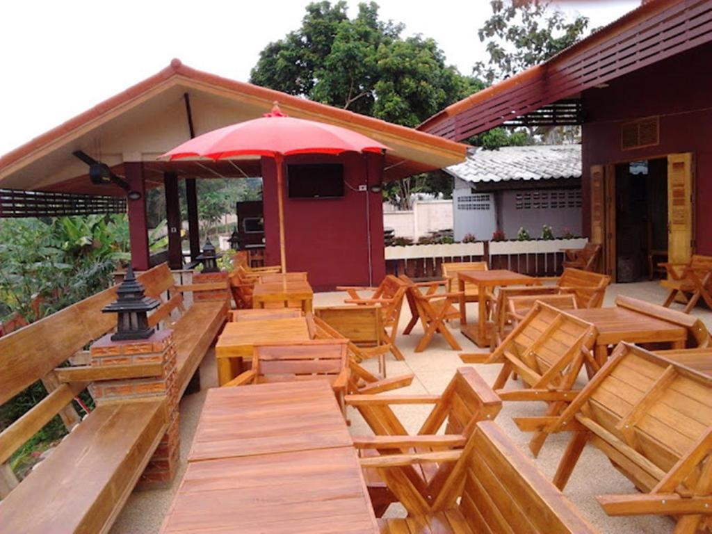 Tamarind Grand Resort Mae Sariang Bagian luar foto