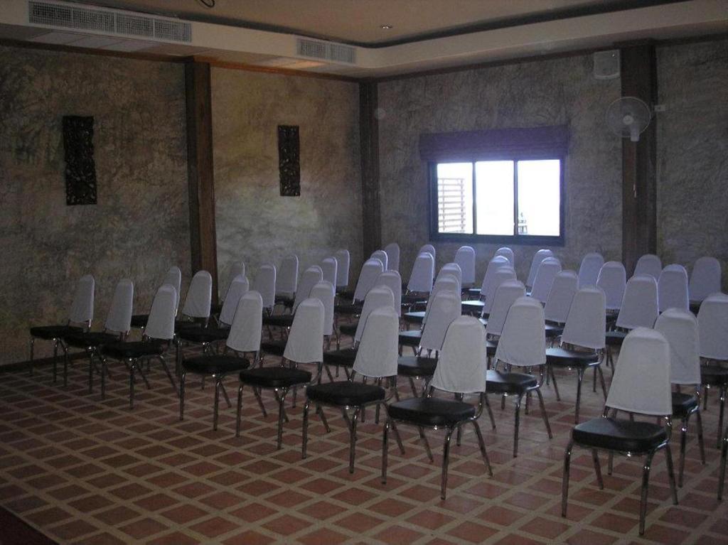 Tamarind Grand Resort Mae Sariang Bagian luar foto